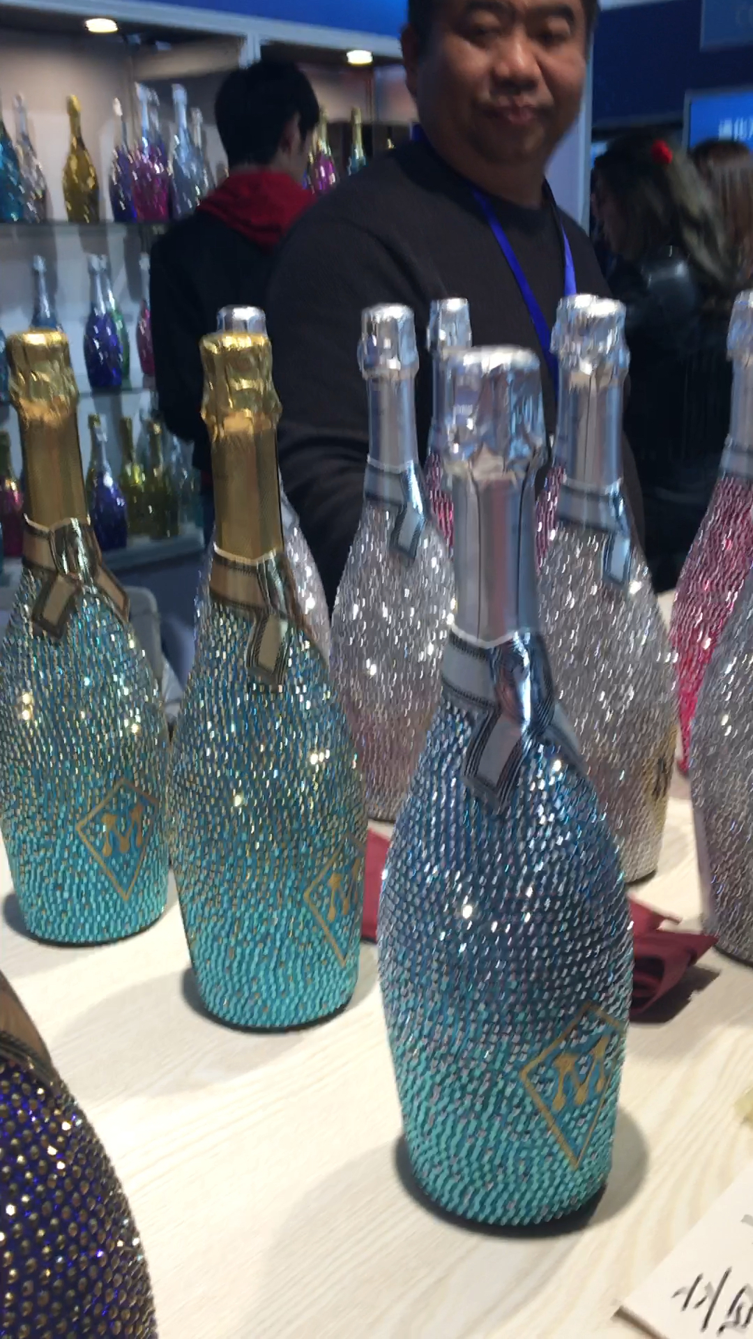 好漂亮的酒瓶!酒也很好喝!