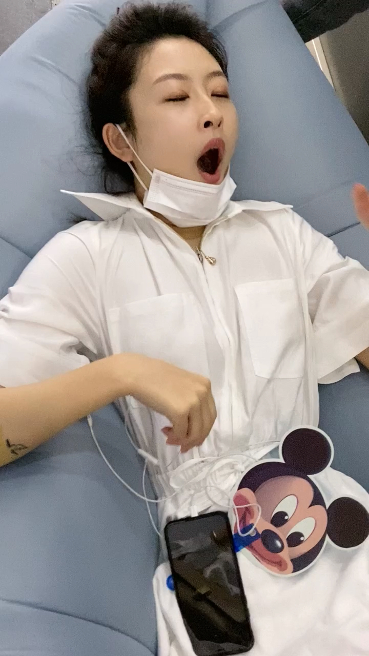 刚睡醒的样子好美
