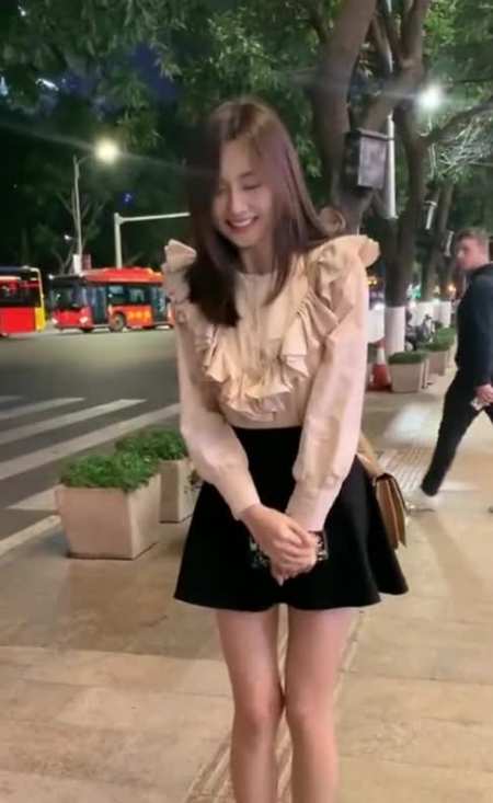 车模一姐苏宁刚下班,就来接富二代男友,狗粮又给我塞一嘴!