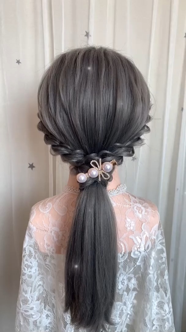 我要上热门#出门这样扎,简单又气质 日常编发 两股扭辫-度小视