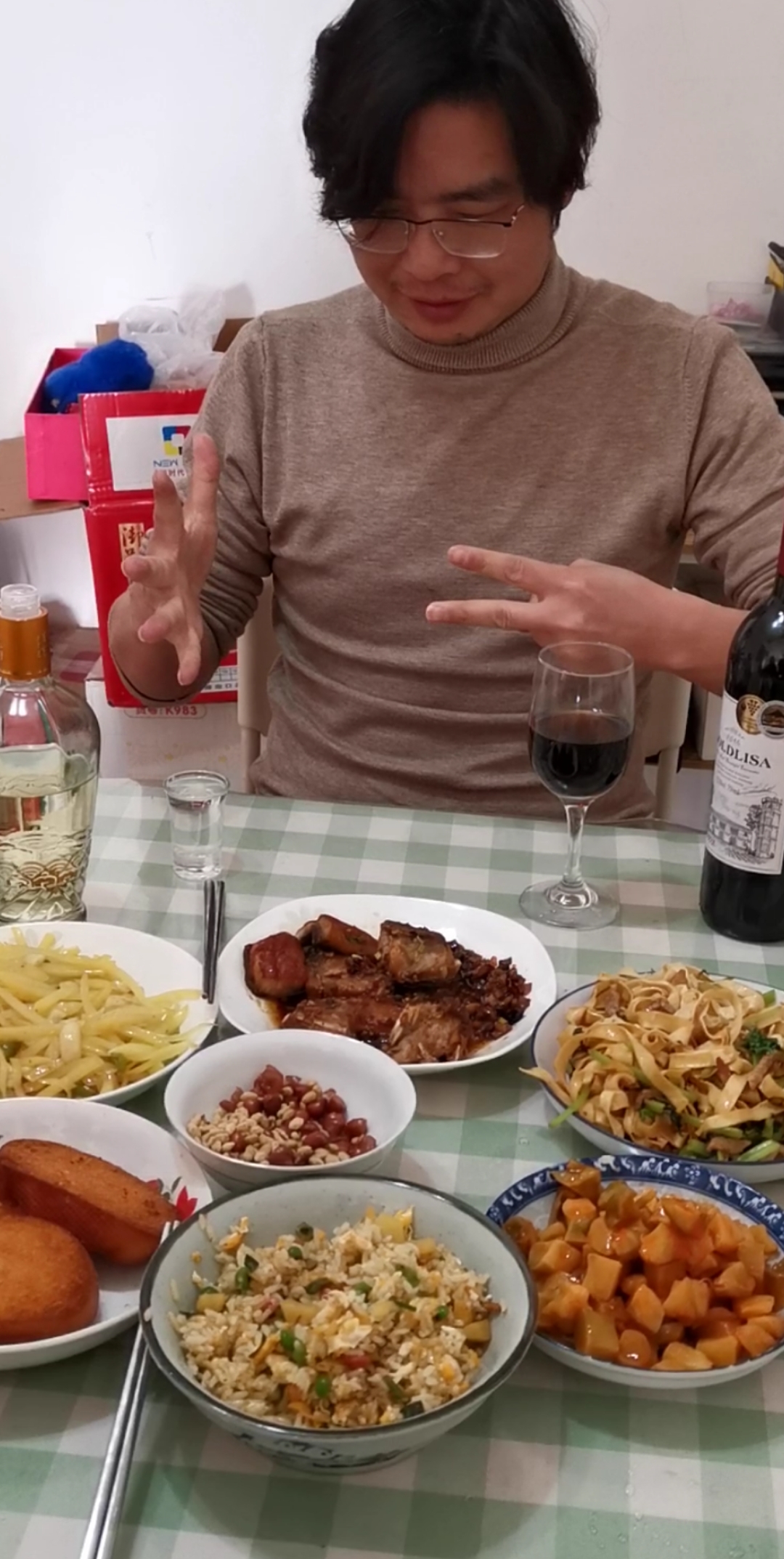 在家无聊#过年在家,没人陪我喝酒,自己跟自己喝