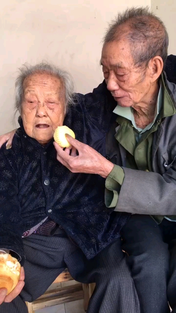 爷爷奶奶恩爱一辈子了,好羡慕这样的爱情