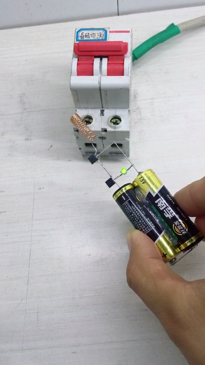 自制感应电笔,非接触测量零火线-度小视