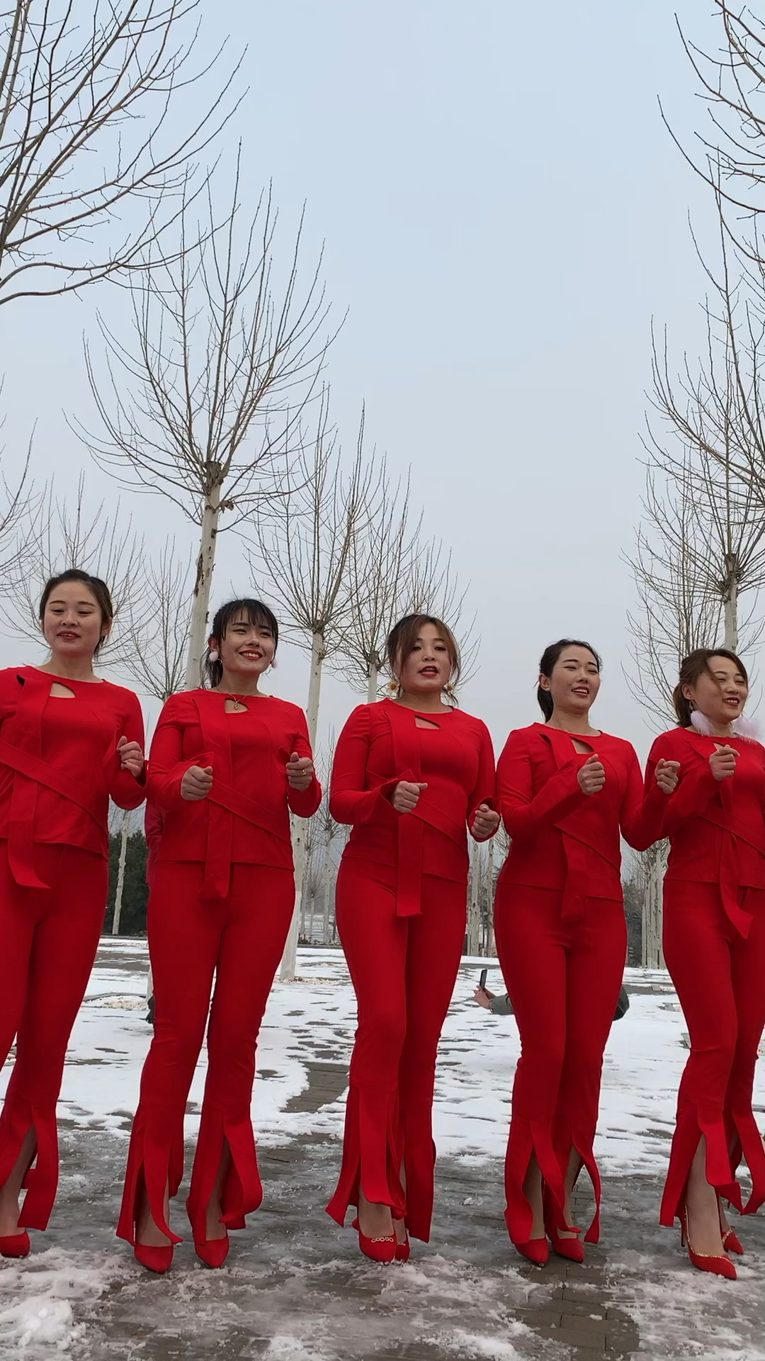 会跳舞的伴娘团!太美啦