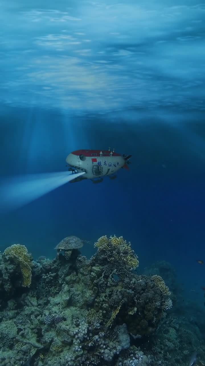蛟龙号载人潜水器是一艘由中国自行设计自主集成研制的载人潜水器在马