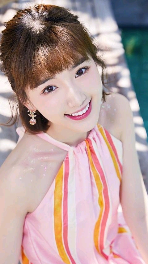 美女毛晓彤,爱笑的女生都有好运气