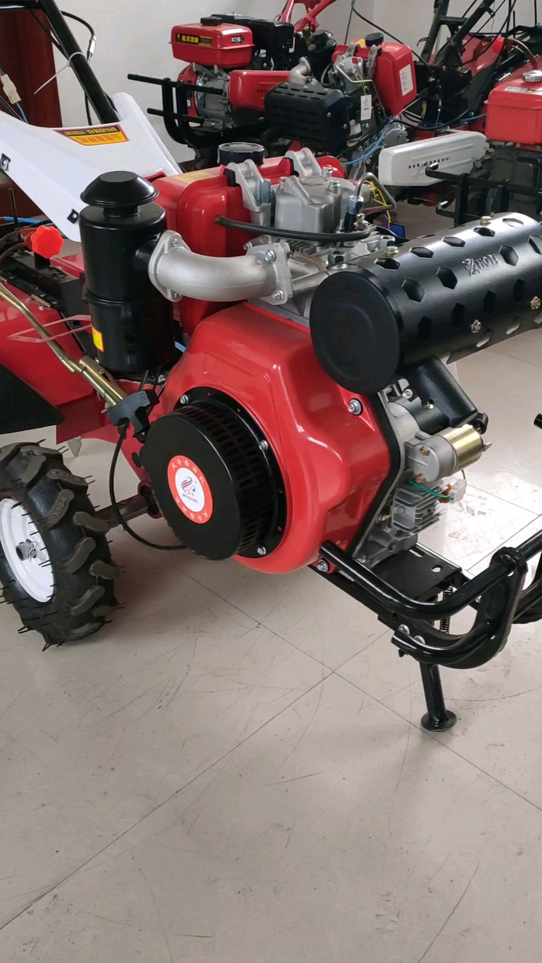 寻找最牛手艺人#动力大才有大马力柴油192四驱微耕机