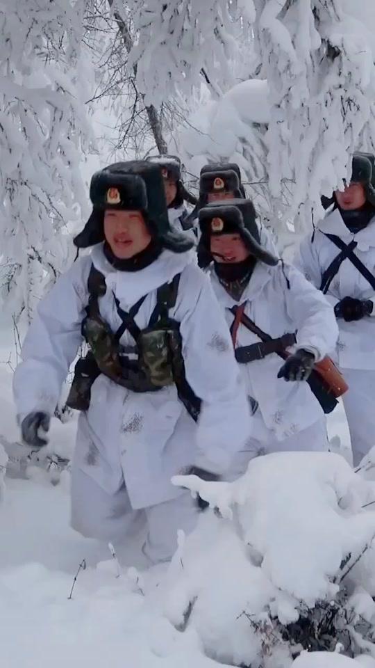 突然体会到战士们守护界碑的那份感情…红山嘴边防连战士李延荣,你太