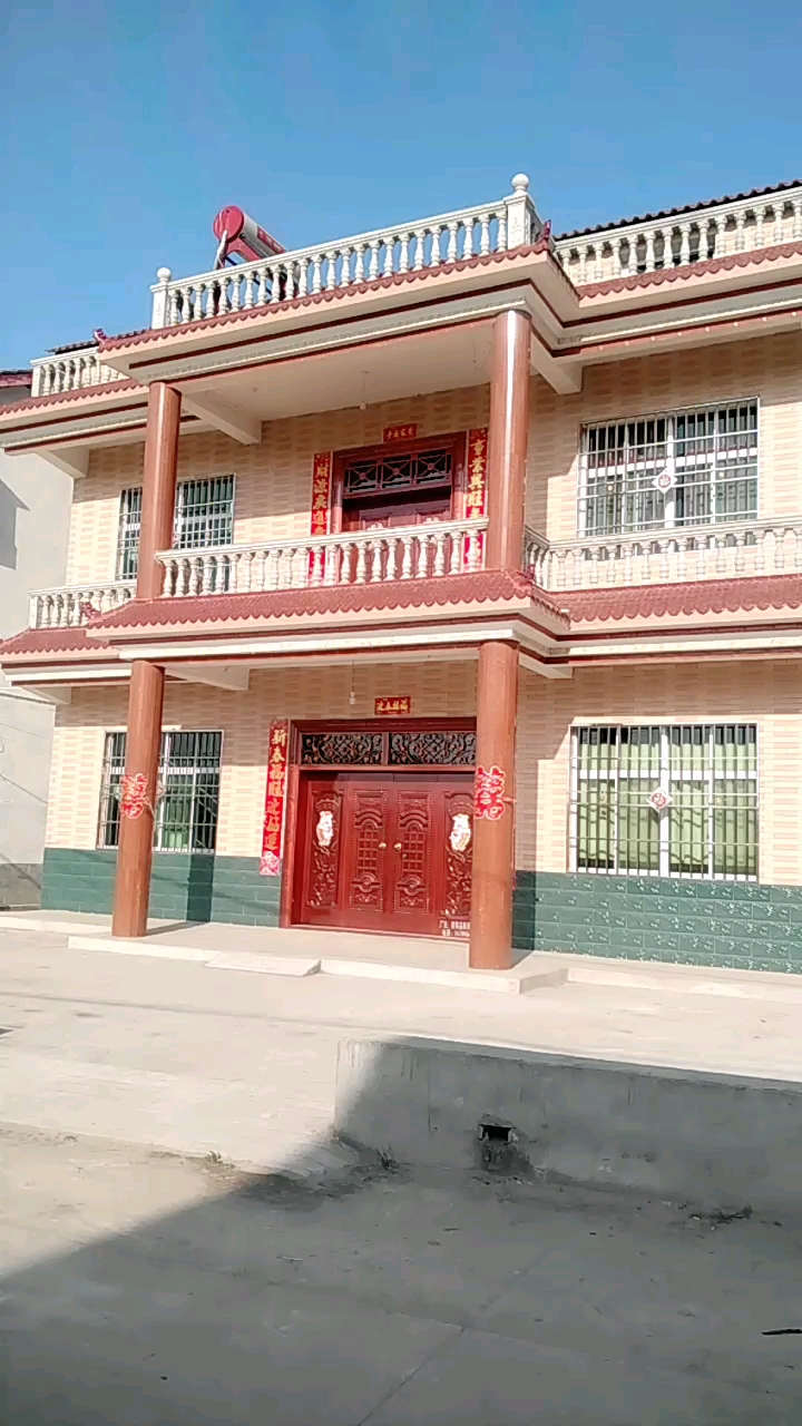 三十多万修的两层小楼宽敞舒适房间多