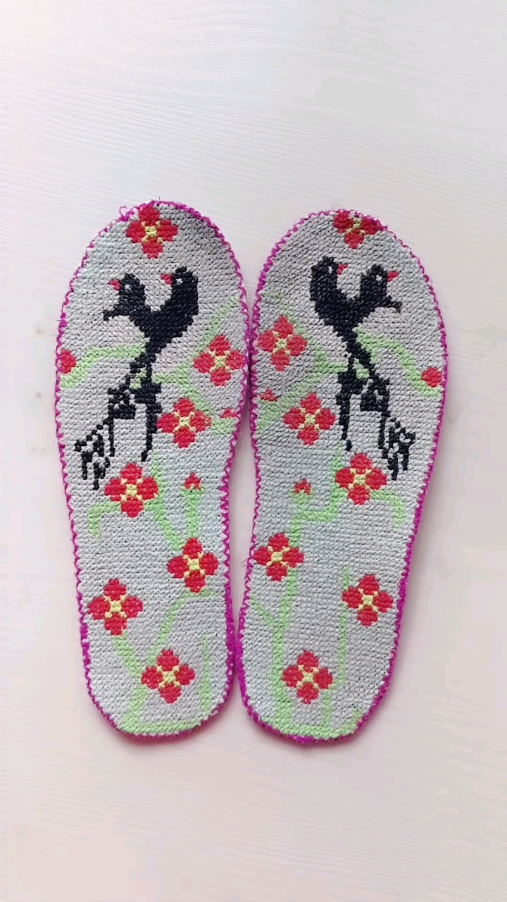 儿子小时候垫的鞋垫子,"雀上梅梢"