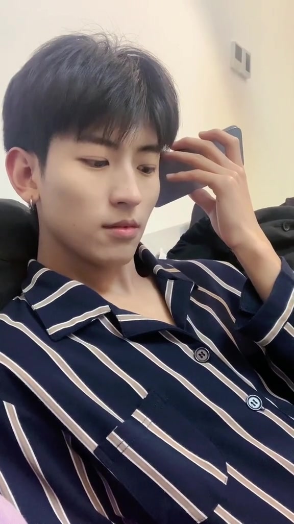 什么破语音一听没完没了了女友视角原相机帅哥