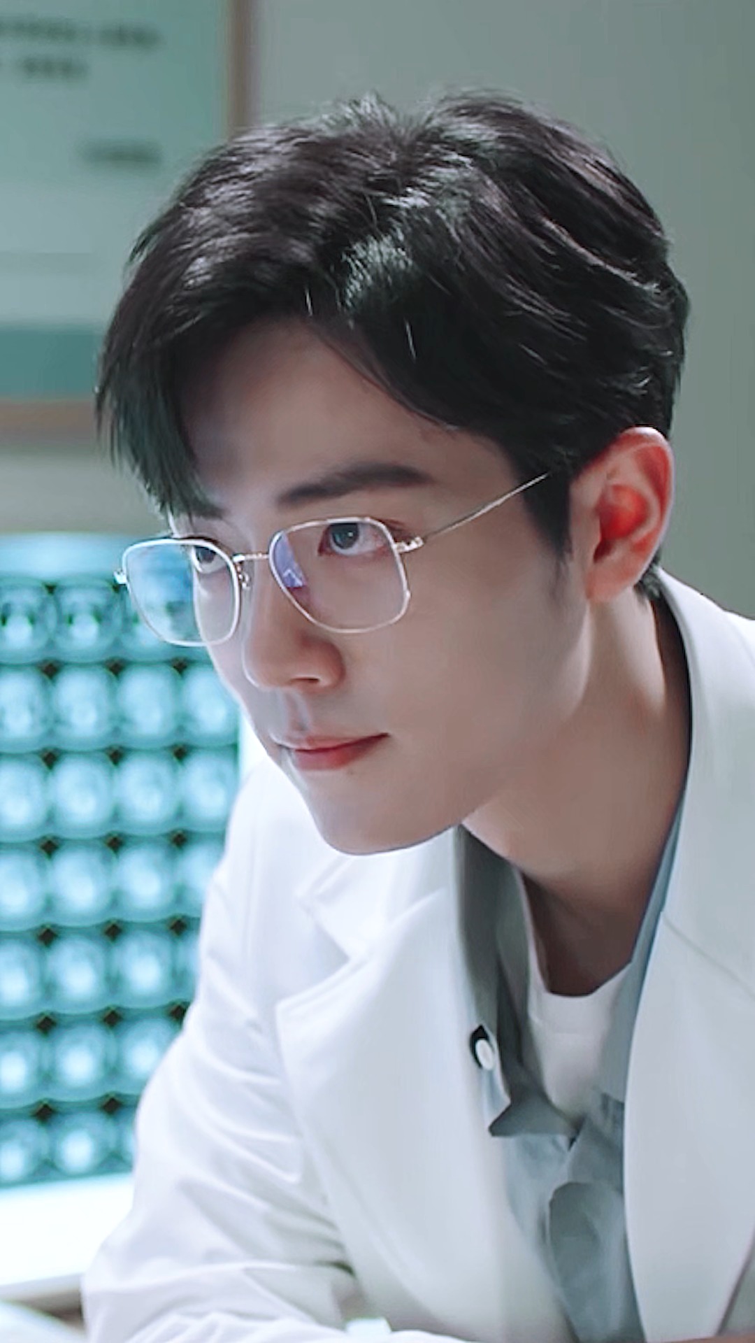 肖战#戴着金边眼镜的顾医生很迷人