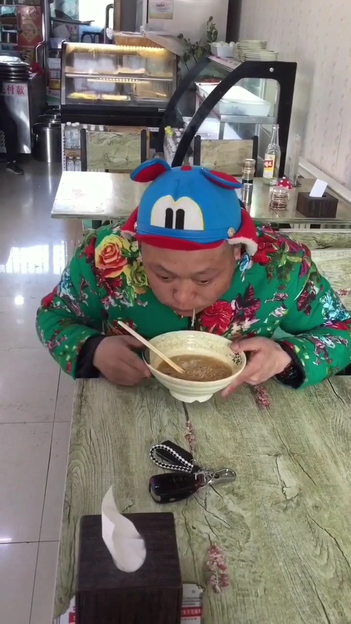 搞笑吃面条