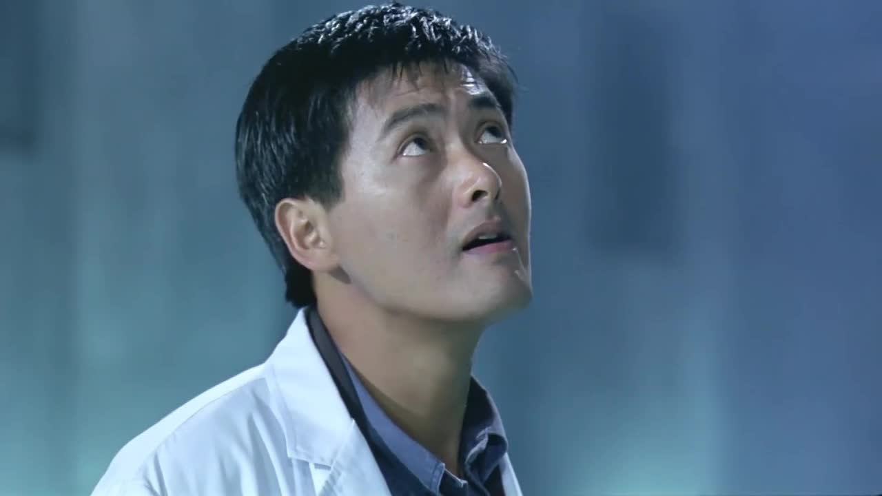 辣手神探:硬汉需要火药打开铁门,直接取开子弹头拿火药,绝了