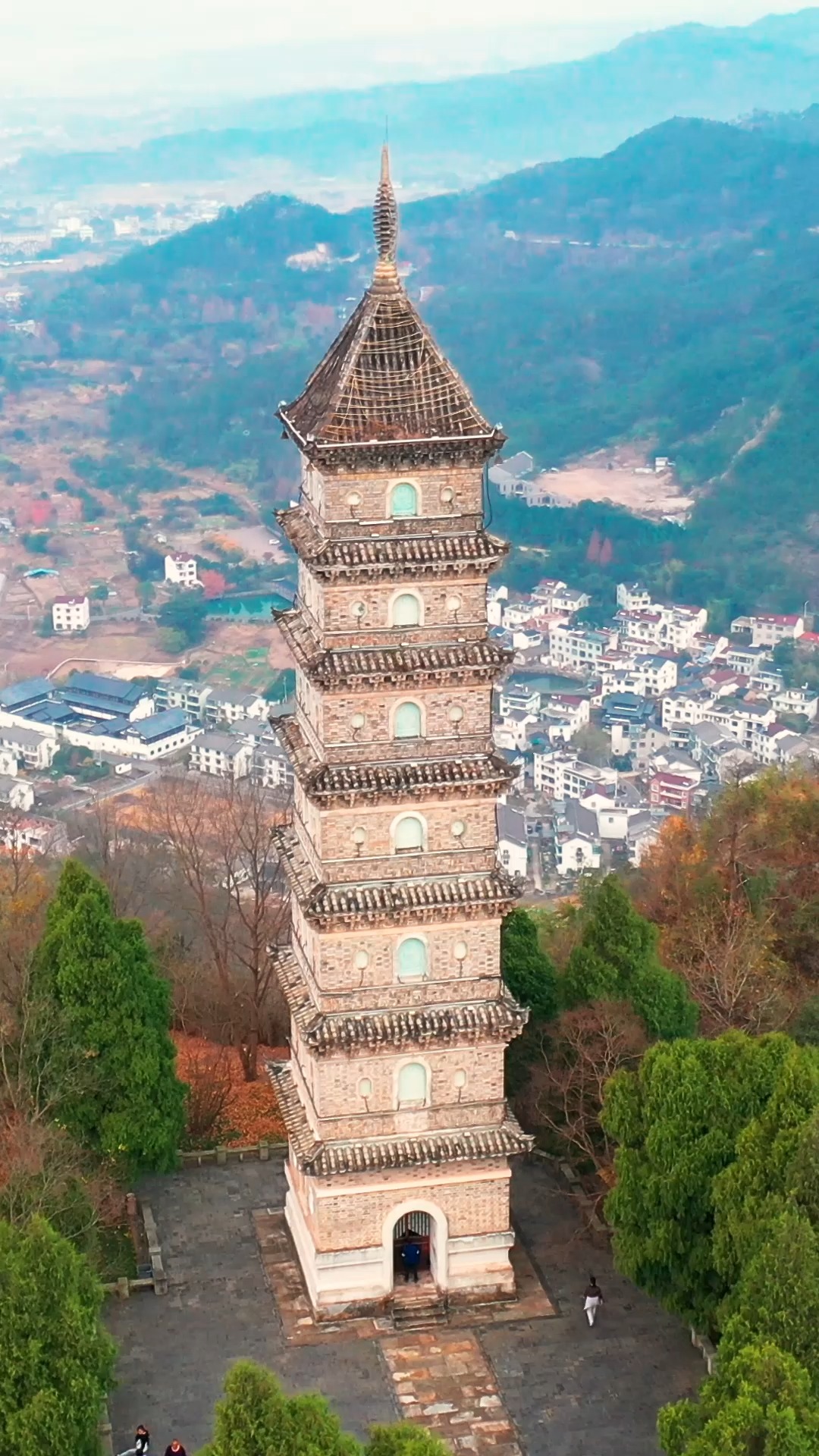 我要上热门#浙江天台赤城山梁妃塔,始建于大同四年,南朝梁岳阳王萧察
