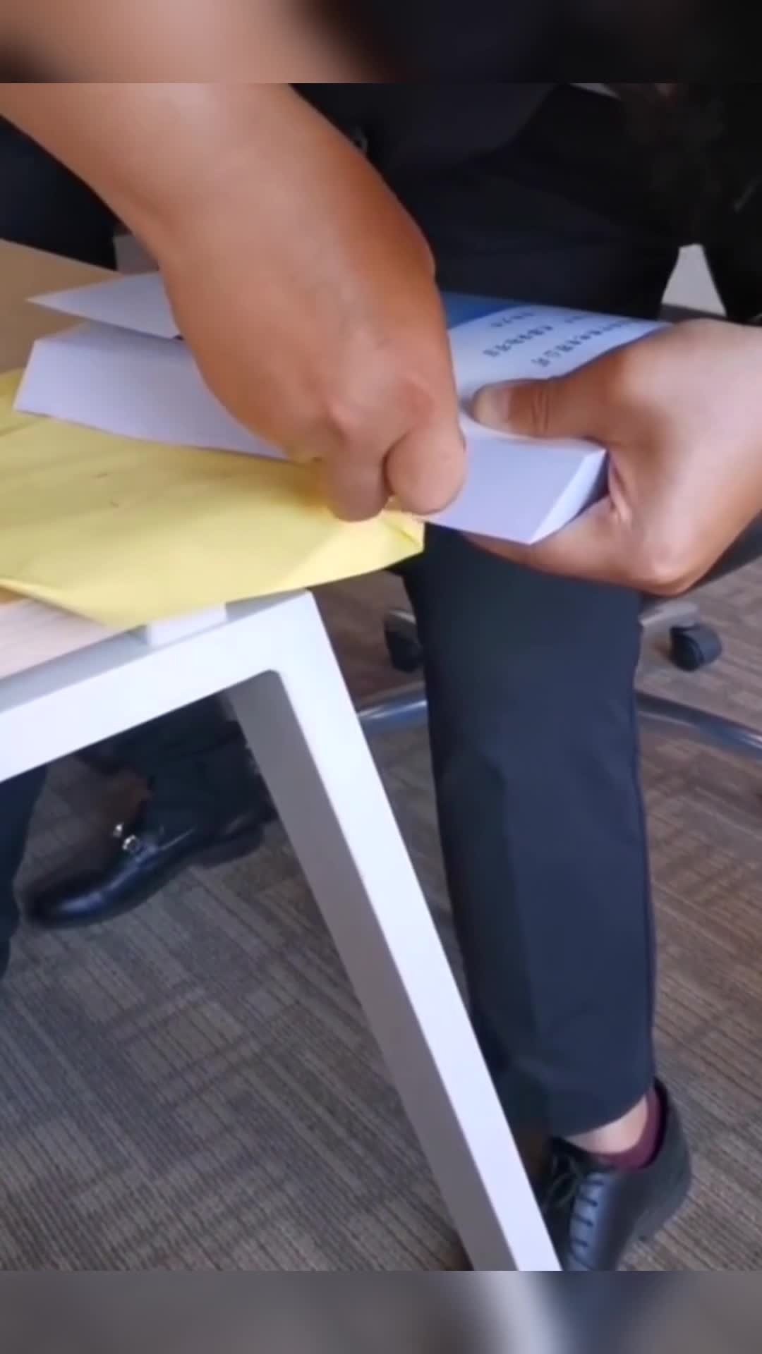 我要上热门#盖骑缝章最少需要十年功力