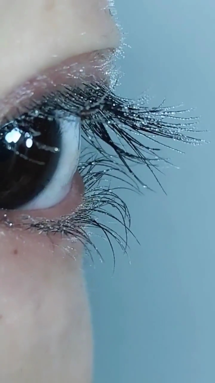 一双眼拯救一张脸