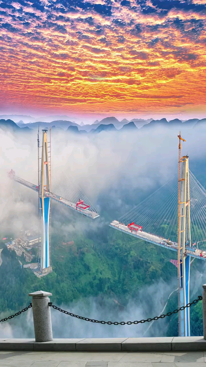 链接云贵两省的世界第一高桥,高576米,北盘江大桥合拢瞬间,太壮观了.