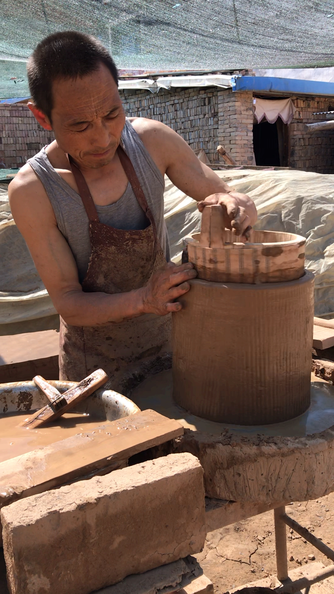 老板太抠了,冒着39度的高温拼命干活10分钟本应3300,竟然给我3000.