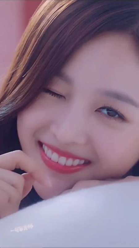 晕了,哈哈特别的吐舌头眨眼真的爱了#吴宣仪#气象站台