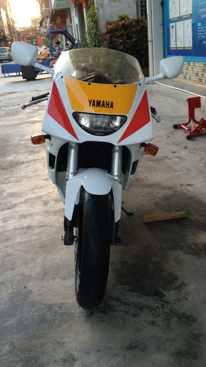 雅马哈经典情怀机车 tzr-250-3xv 月亮弯 干离 任达华同款 收藏极品