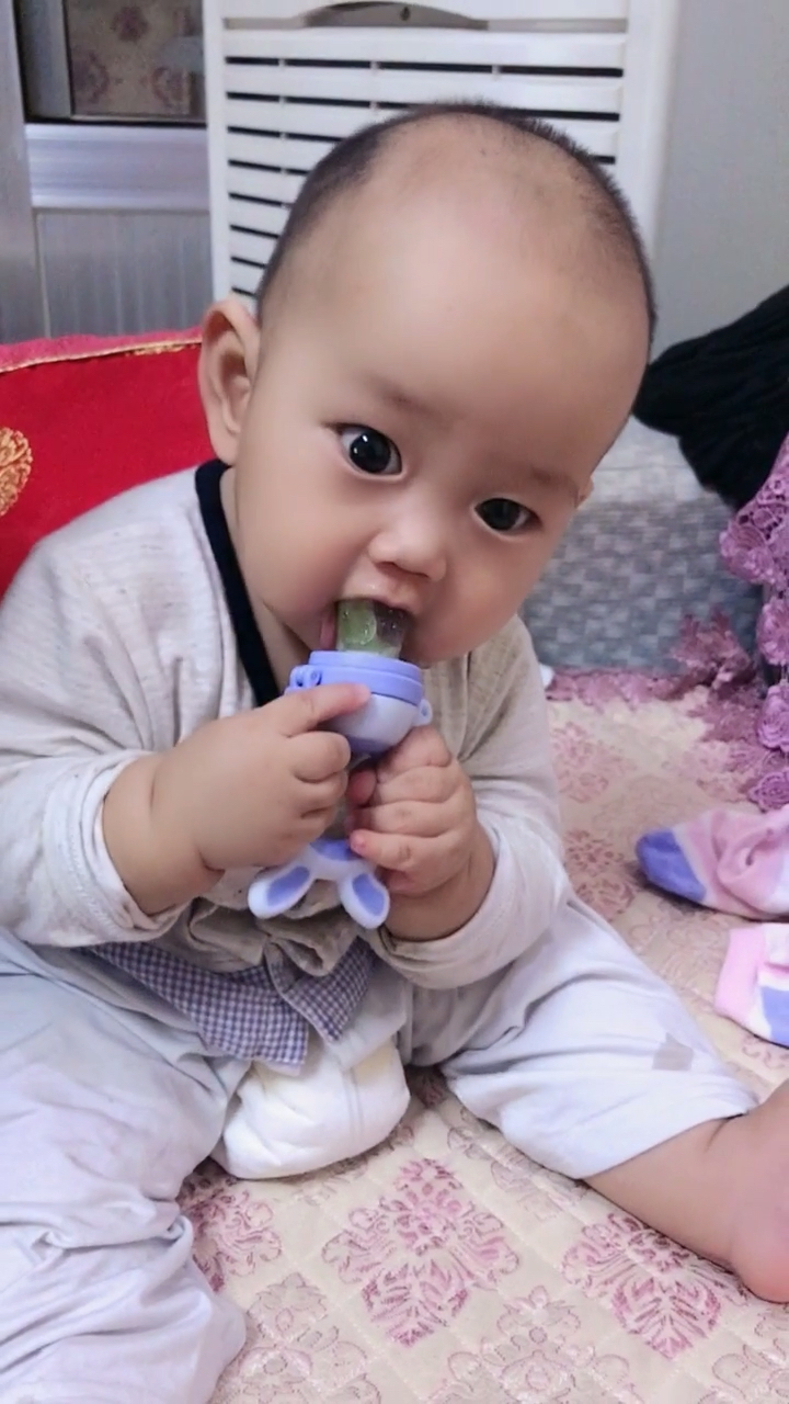 家有萌娃#从小就知道吃