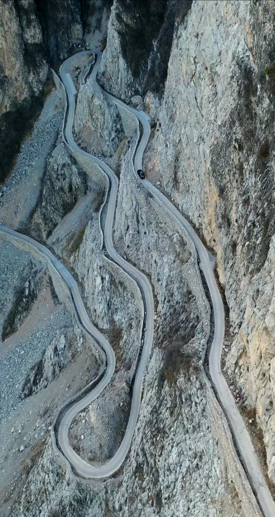 带上全民去旅行#通往太行山的盘山公路,行驶在这样的公路什么感灸呢