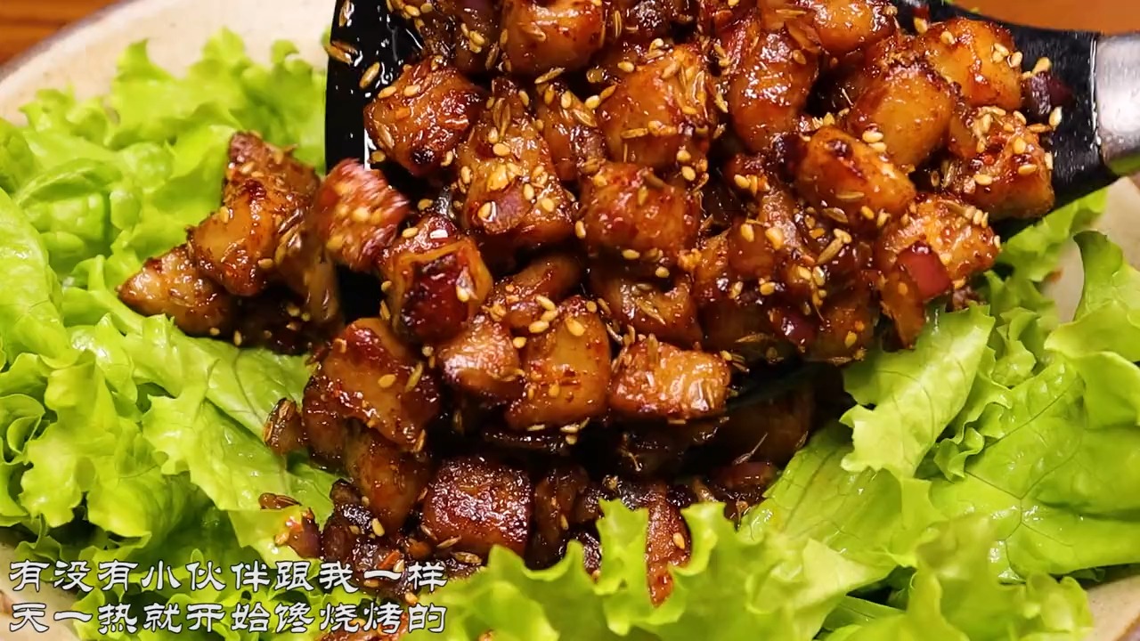 这道孜然里脊一点也不输给外面的烧烤.