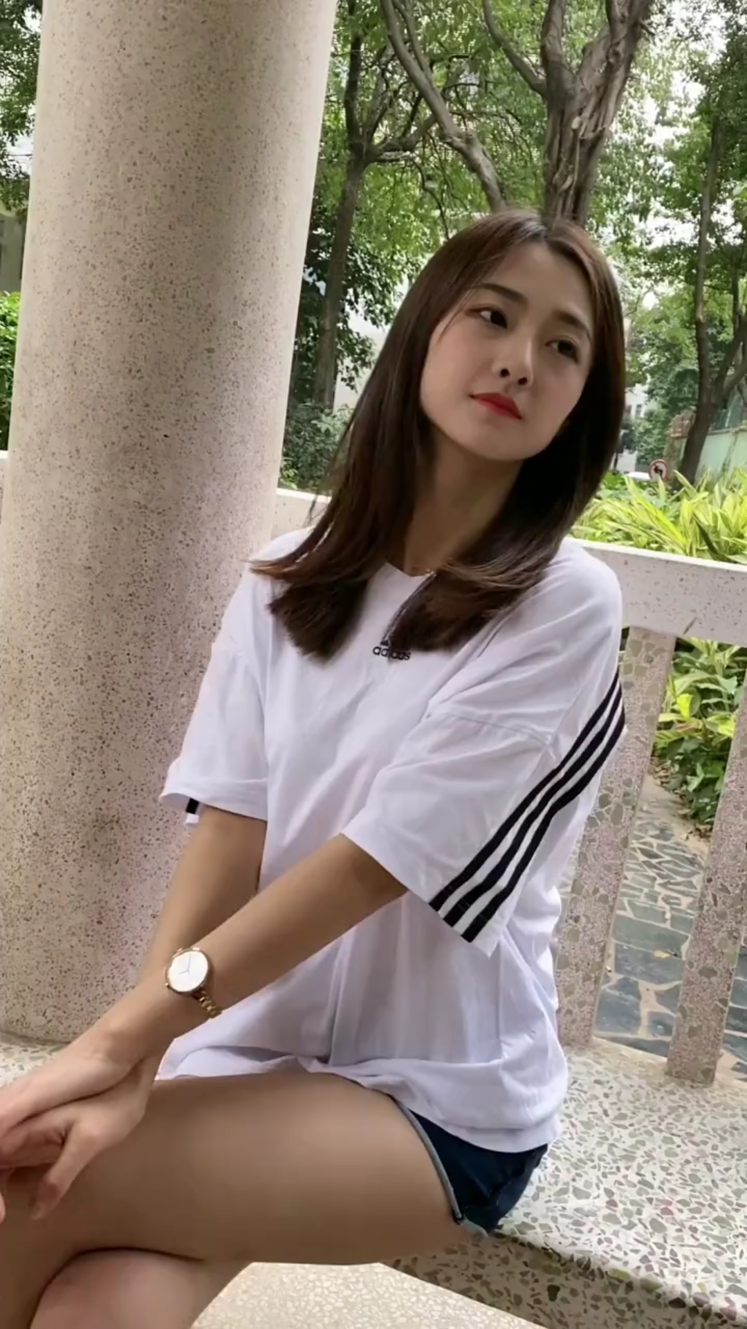 发大一万倍,看苏宁名模皇后.此女必火!