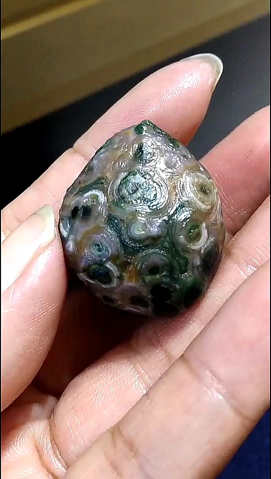 石可人之极品收藏级别外蒙戈壁眼睛石大颗粒珠子 喜欢眼睛石 看上就拿