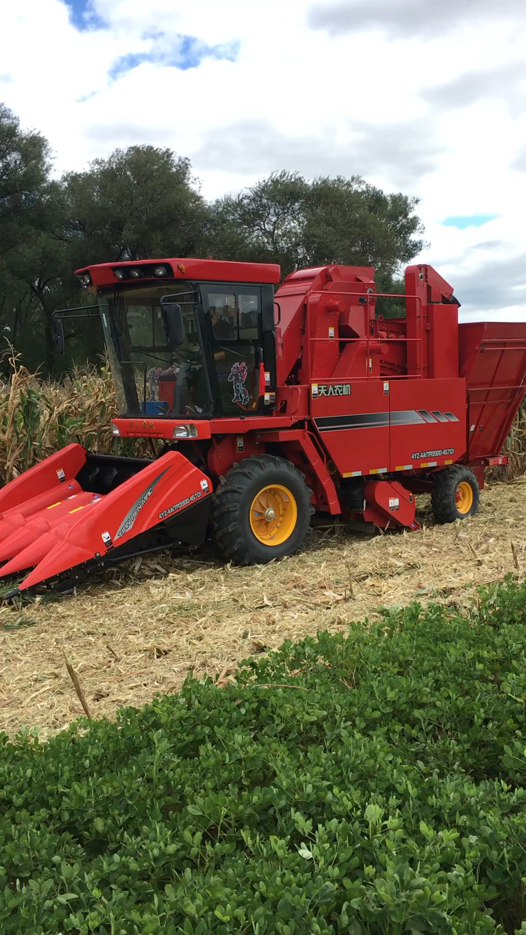 天人玉米收割机