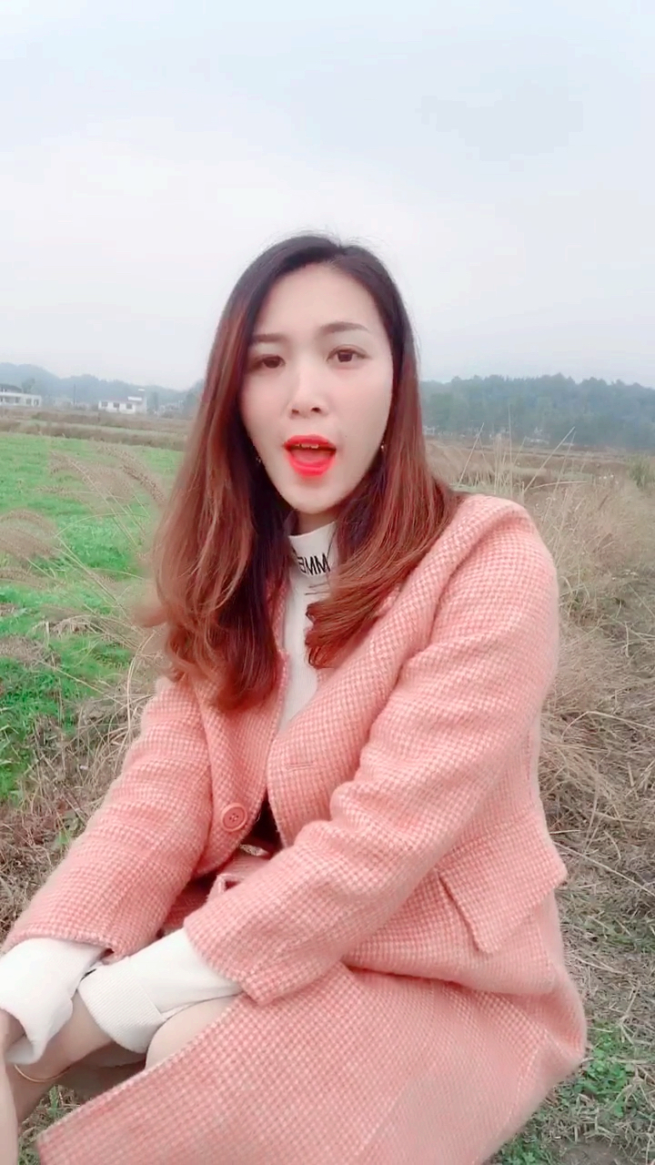 我叫玲妹几,身高167,体重105,喜欢交朋友,来自湖南.