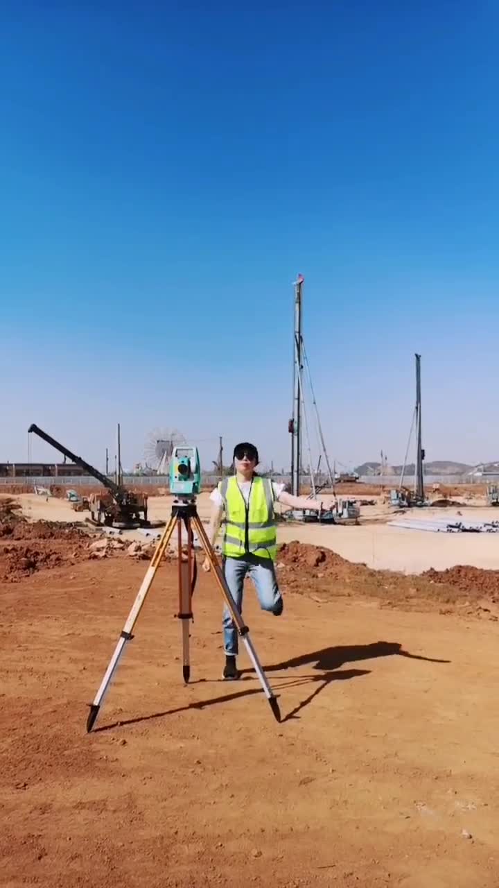 我就是工地上最靓的工程工程三小斗阵测量员刘炎冰