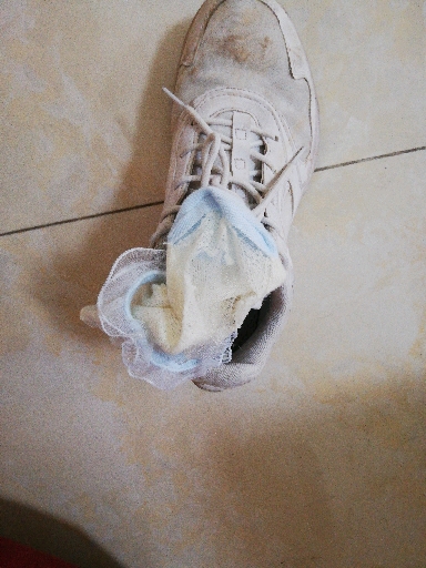 闻闻谁的袜子香