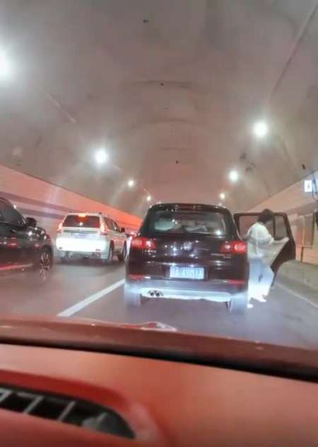 我要上热门#原本我是想拍堵车的,几位陆续下车后,原谅我没想到