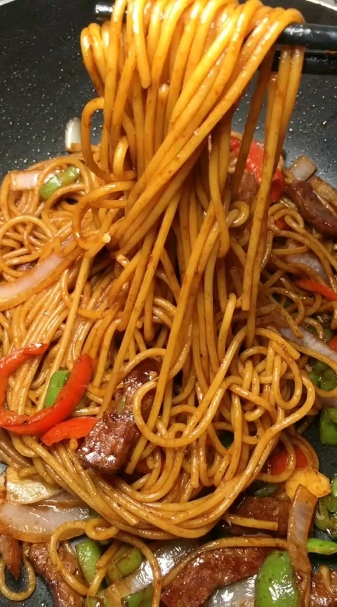 黑椒牛肉炒意面