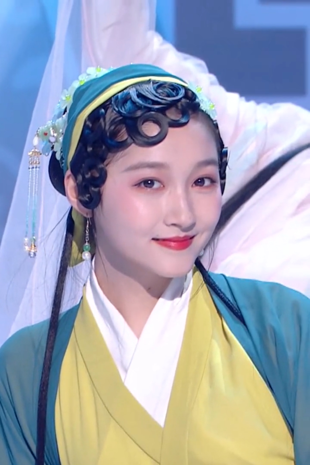 关晓彤青蛇造型,关晓彤好美啊!你们喜欢吗?