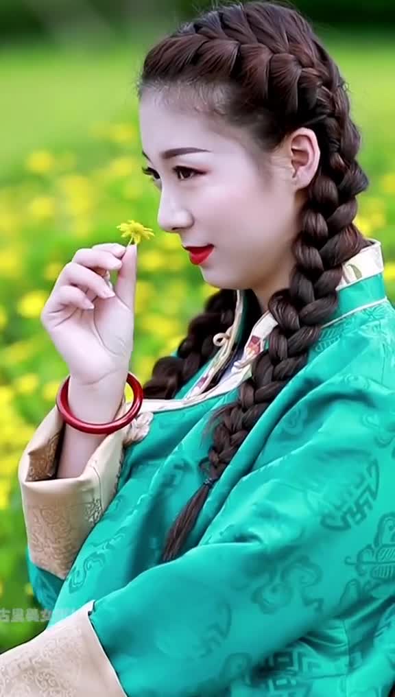 美若天仙的藏族姑娘拉姆小姐姐,好久不见@拉姆哥@扎西拉姆#大爱藏装