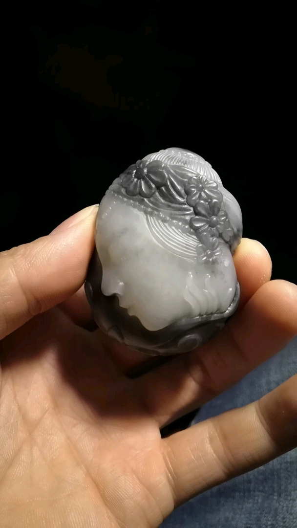 新作好的,青花籽料俏色雕刻