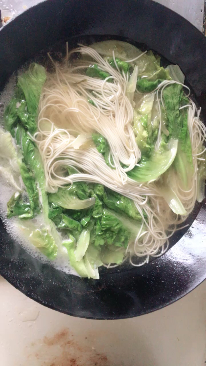 生菜煮面条
