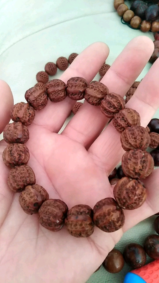 紫金鼠雕刻小核桃手串