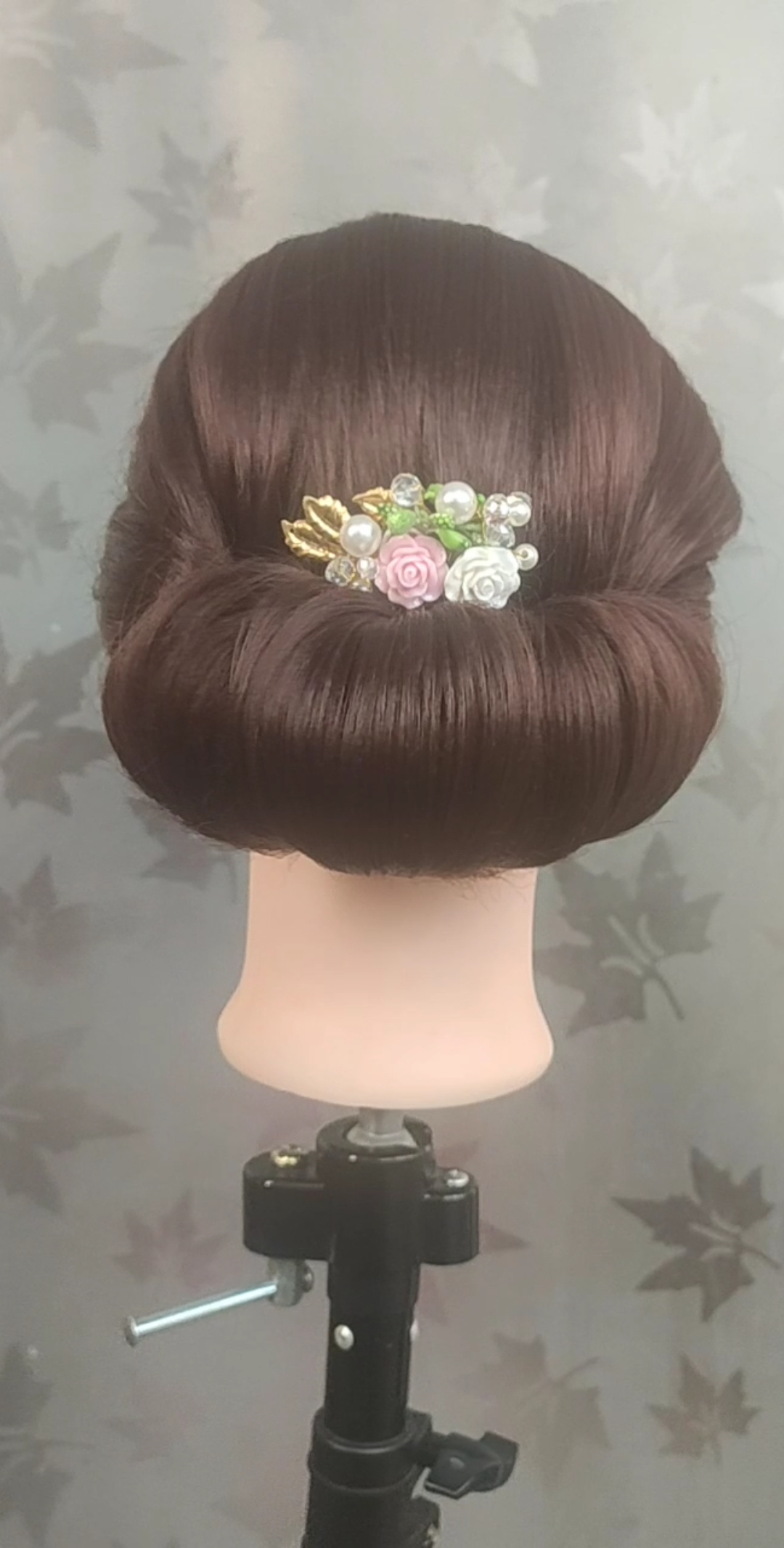 女人温婉高贵盘发造型