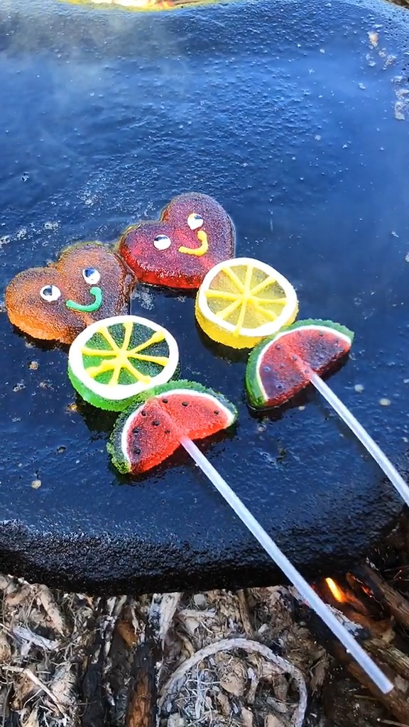 乡村生活#小妞你别走,我给你做烤糖吃-度小视