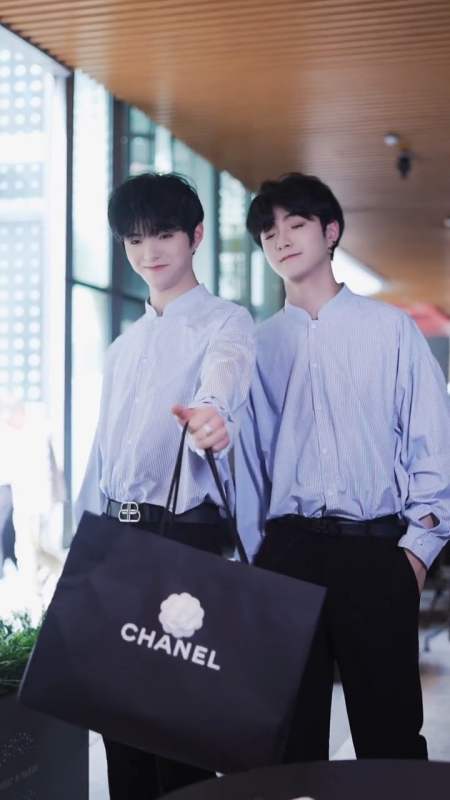 扫码下载度小视 发个视频 让别人知道 i你的子笺子凛 7.