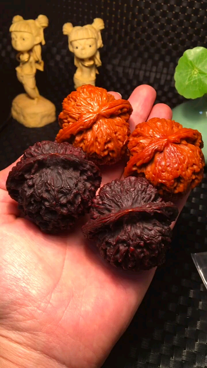 地闷核桃与玛瑙红的对比