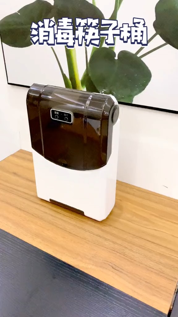 这个筷子桶好用,颜值高,能除湿,杀菌消毒后再也不用担心筷子有异味啦