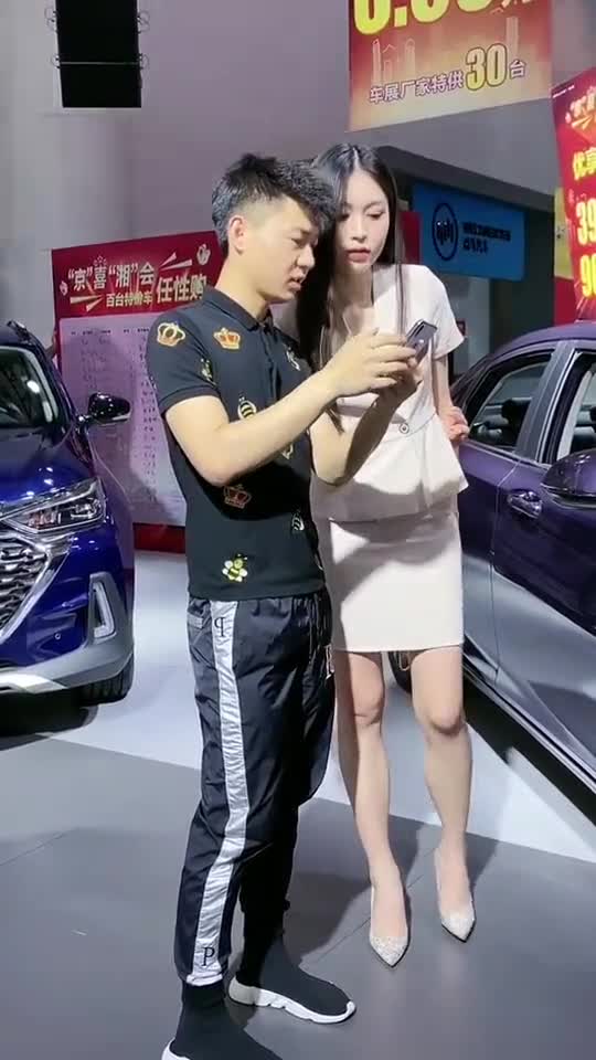 老板的傻儿子又在打小姐姐的坏主意