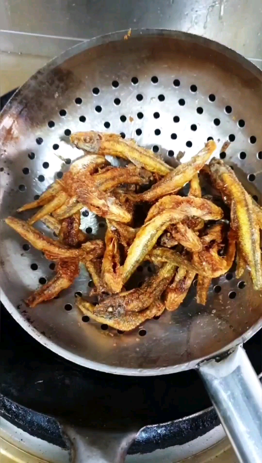 干炸小鱼这样做又酥又脆