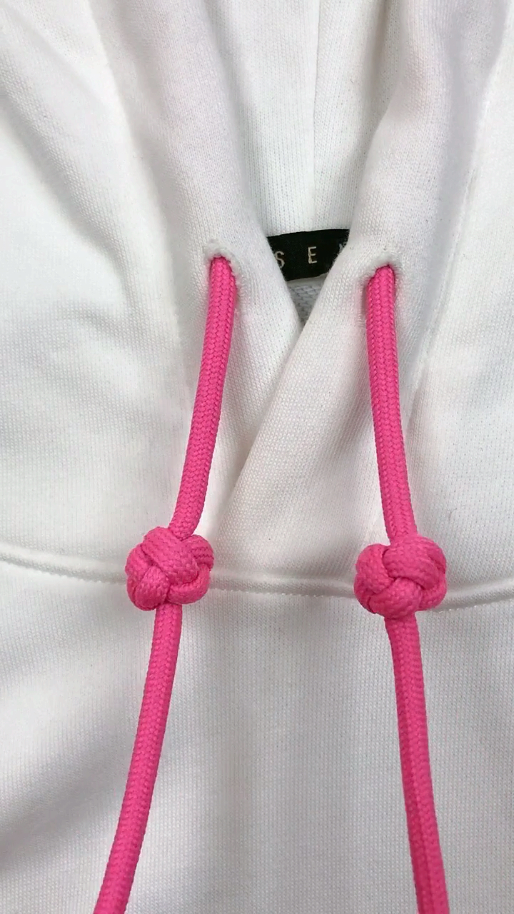 卫衣上的小绣球这样系