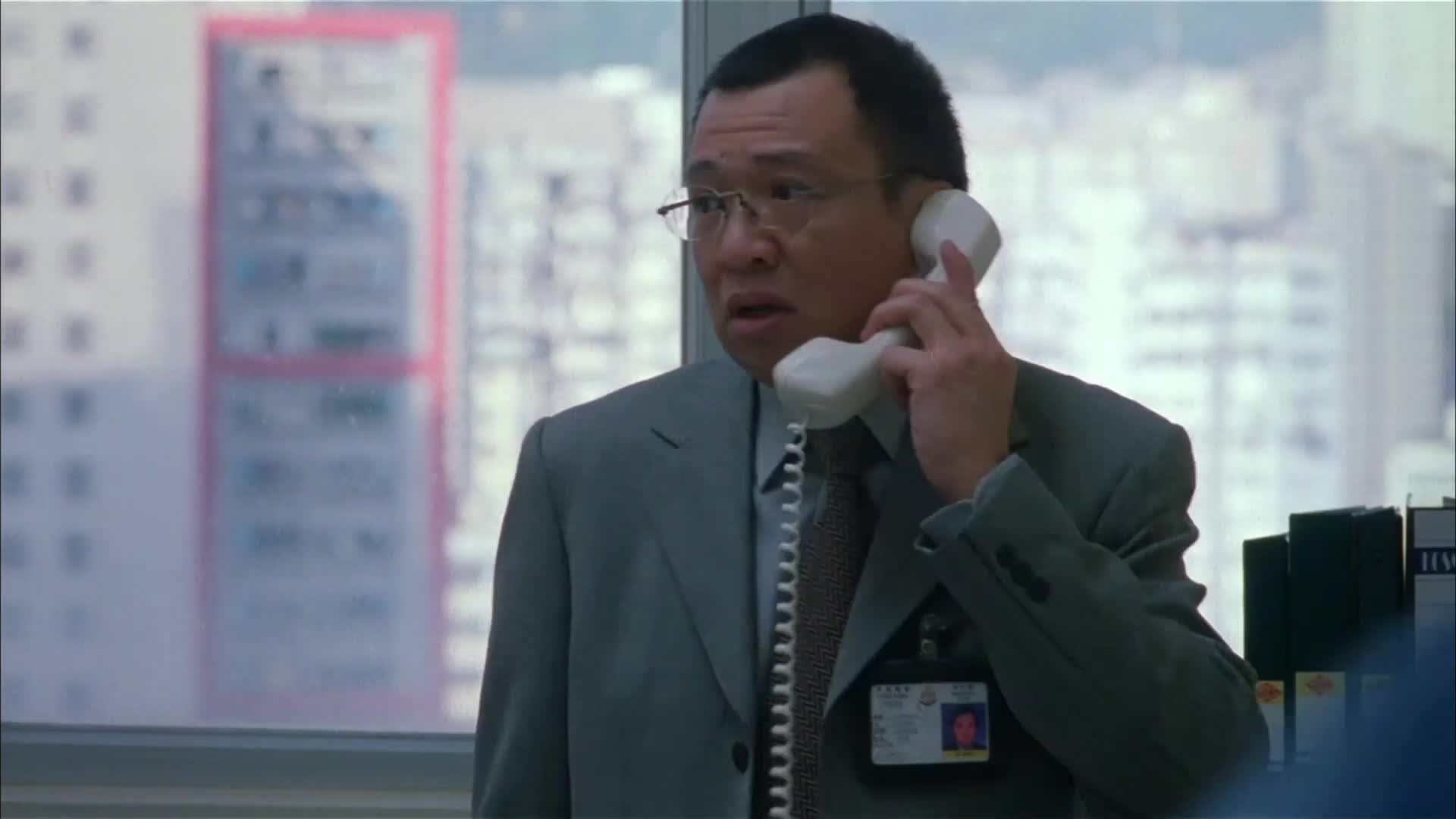 何警官雷厉风行,所有事情都做得完美,把别人的活都抢了